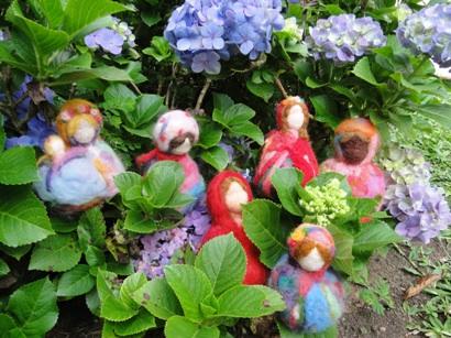 Boneca de jardim Boneca para primeiro setênio, só lã, em formato adequado à mão da criança.